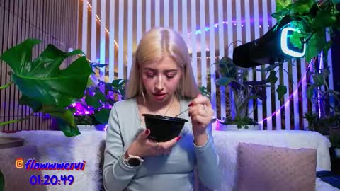 Snapshot of violetttttacb chatting on February 9, 6:12 pm Violetta online show from February 9, 6:12 pm