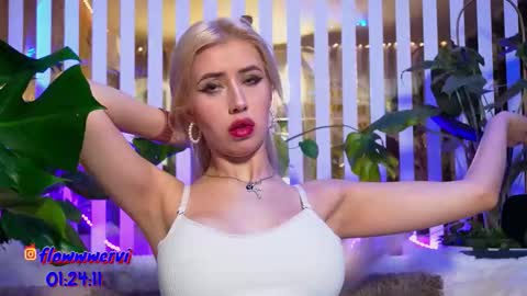 Snapshot of violetttttacb chatting on February 10, 5:28 pm Violetta online show from February 10, 5:28 pm