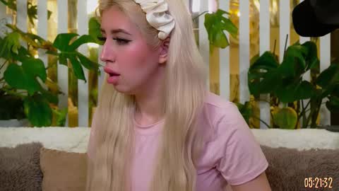 Snapshot of violetttttacb chatting on March 13, 9:21 pm Violetta online show from March 13, 9:21 pm