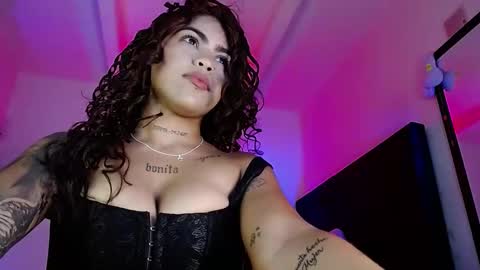 Snapshot of violetwitch05 chatting on February 20, 9:09 pm Violet online show from February 20, 9:09 pm