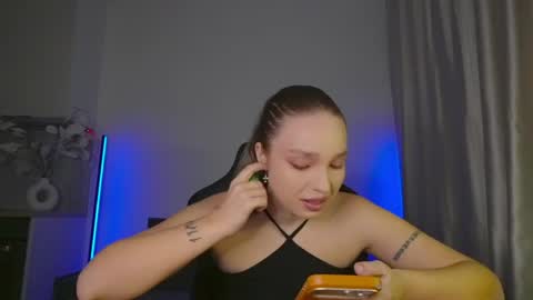 Snapshot of viollasinzz chatting on May 27, 7:49 am Violla online show from May 27, 7:49 am