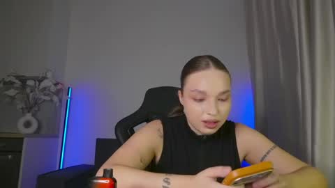 Snapshot of viollasinzz chatting on June 2, 10:50 am Violla online show from June 2, 10:50 am