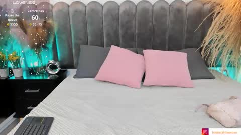 VIOLLET online show from October 12, 12:26 pm