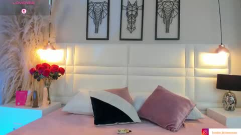 VIOLLET online show from October 22, 9:25 pm