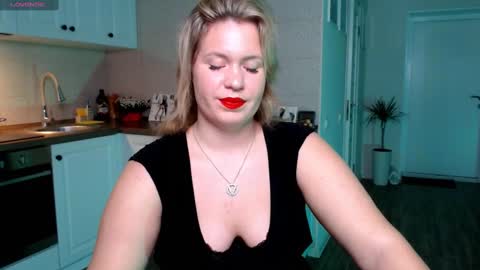 Snapshot of vip_juicy chatting on January 29, 9:44 am VelvettTime online show from January 29, 9:44 am