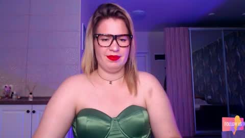 Snapshot of vip_sweetness chatting on June 8, 9:42 am vip sweetness online show from June 8, 9:42 am