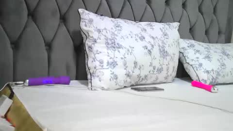 viperfifi_08 online show from September 28, 6:35 pm