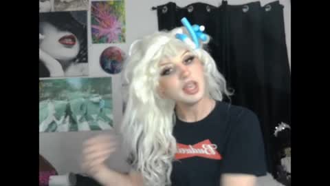 Snapshot of viperthedoll chatting on June 4, 4:51 am Viper online show from June 4, 4:51 am