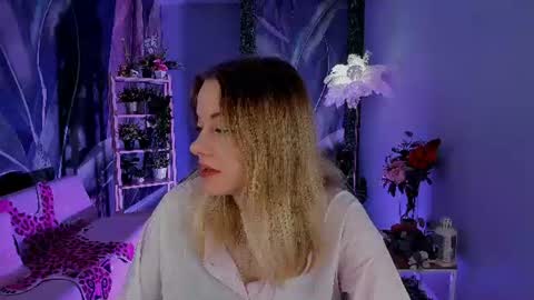 Snapshot of vireliamoonfall chatting on June 10, 9:19 am Virelia online show from June 10, 9:19 am