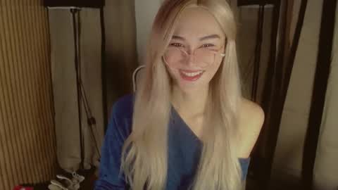 Snapshot of virgenpearl chatting on October 11, 2:11 am Pearl online show from October 11, 2:11 am