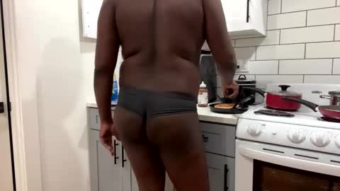 Elle Hood online show from February 12, 4:57 pm