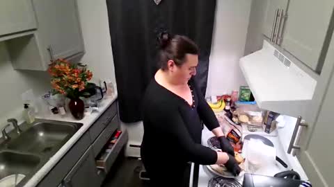 priscilla online show from April 14, 12:16 am