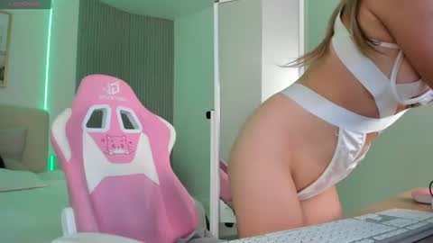 Chloe online show from June 19, 3:00 am