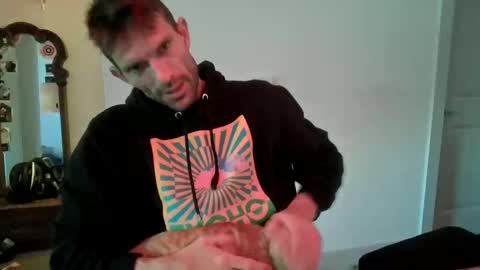 Snapshot of vislaxxx chatting on November 10, 8:19 pm Pachinko De Gallo online show from November 10, 8:19 pm