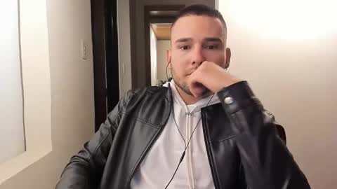 Vito Ferrer online show from February 14, 1:02 am