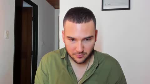 Vito Ferrer online show from February 18, 12:59 am