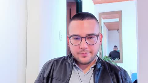 Vito Ferrer online show from March 1, 4:54 pm