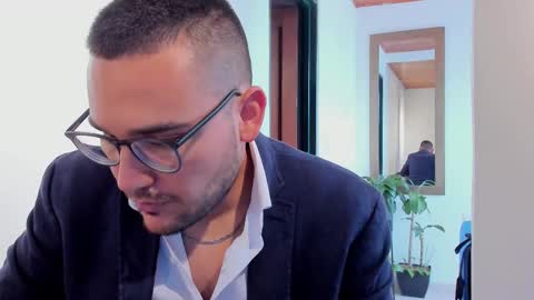 Vito Ferrer online show from March 6, 6:59 pm