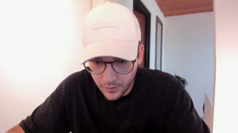 Vito Ferrer online show from November 23, 11:32 am