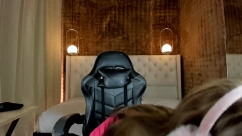 VittaaaPlease help me with your thumbs up its important  online show from January 10, 1:09 pm