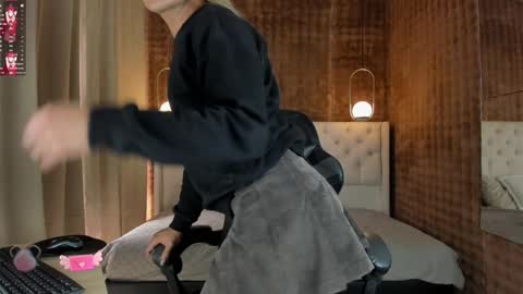 VittaaaPlease help me with your thumbs up its important  online show from January 14, 1:38 pm