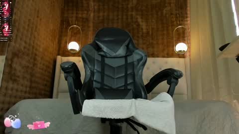 VittaaaPlease help me with your thumbs up its important  online show from January 20, 5:06 pm