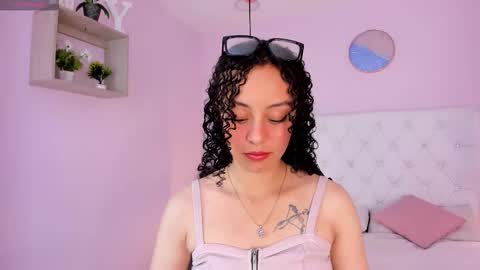 Vivi online show from December 4, 3:38 am