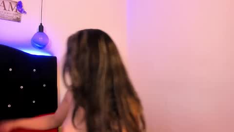 Snapshot of vivi_stars chatting on February 19, 6:00 pm vivi_stars online show from February 19, 6:00 pm