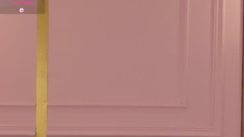 Snapshot of vivi_west chatting on June 20, 6:22 pm vivi_west online show from June 20, 6:22 pm