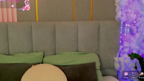 Snapshot of vivi_west chatting on July 4, 6:14 pm vivi_west online show from July 4, 6:14 pm