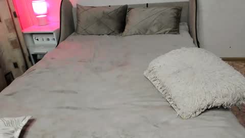 vivian_alison online show from December 3, 10:40 pm