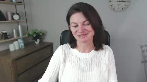 Snapshot of vivian_dream chatting on December 2, 10:18 am Vivian online show from December 2, 10:18 am