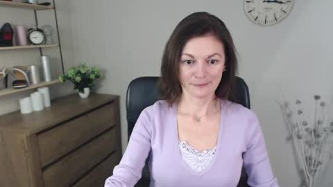Snapshot of vivian_dream chatting on December 6, 5:42 am Vivian online show from December 6, 5:42 am