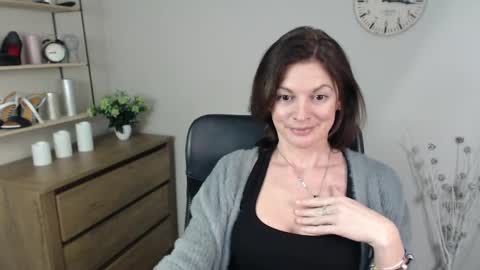 Snapshot of vivian_dream chatting on December 9, 1:02 pm Vivian online show from December 9, 1:02 pm