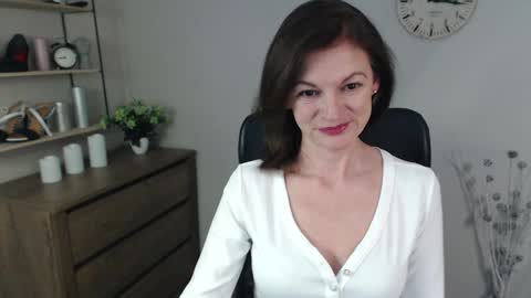Snapshot of vivian_dream chatting on December 12, 5:52 am Vivian online show from December 12, 5:52 am