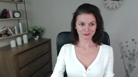 Snapshot of vivian_dream chatting on December 12, 12:01 pm Vivian online show from December 12, 12:01 pm