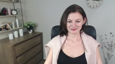 Snapshot of vivian_dream chatting on December 13, 1:12 pm Vivian online show from December 13, 1:12 pm