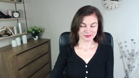 Snapshot of vivian_dream chatting on December 17, 5:40 am Vivian online show from December 17, 5:40 am