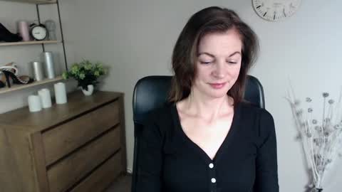 Snapshot of vivian_dream chatting on December 17, 8:45 am Vivian online show from December 17, 8:45 am