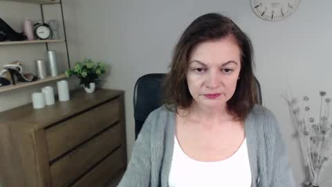 Snapshot of vivian_dream chatting on December 18, 5:48 am Vivian online show from December 18, 5:48 am