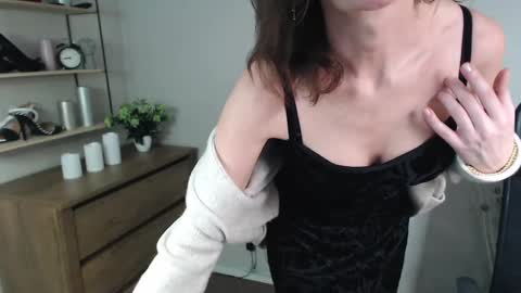 Snapshot of vivian_dream chatting on December 27, 8:24 am Vivian online show from December 27, 8:24 am