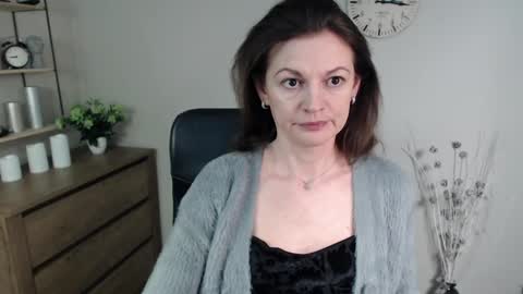 Snapshot of vivian_dream chatting on January 10, 6:42 am Vivian online show from January 10, 6:42 am