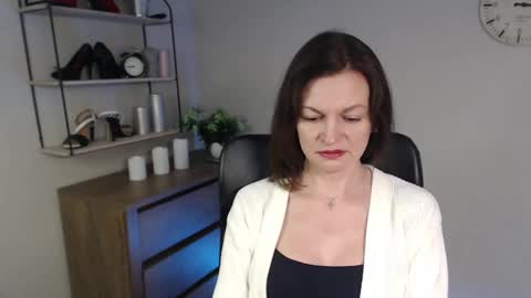 Snapshot of vivian_dream chatting on February 14, 8:21 am Vivian online show from February 14, 8:21 am