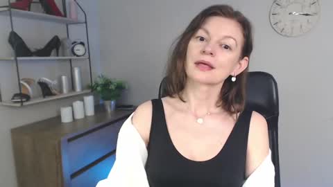 Snapshot of vivian_dream chatting on March 5, 7:16 am Vivian online show from March 5, 7:16 am