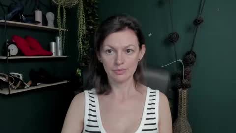 Snapshot of vivian_dream chatting on March 11, 6:53 am Vivian online show from March 11, 6:53 am
