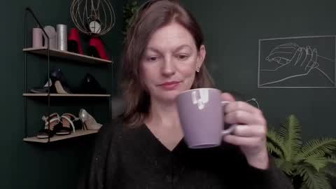 Vivian online show from November 17, 7:36 am