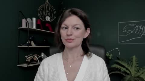 Vivian online show from November 25, 6:46 am