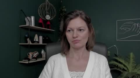 Vivian online show from November 27, 7:32 am