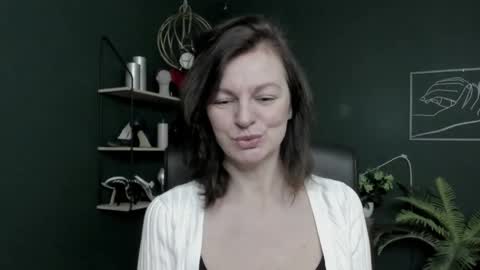 Vivian online show from March 31, 6:03 am