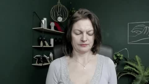 Snapshot of vivian_dream chatting on April 24, 6:05 am Vivian online show from April 24, 6:05 am